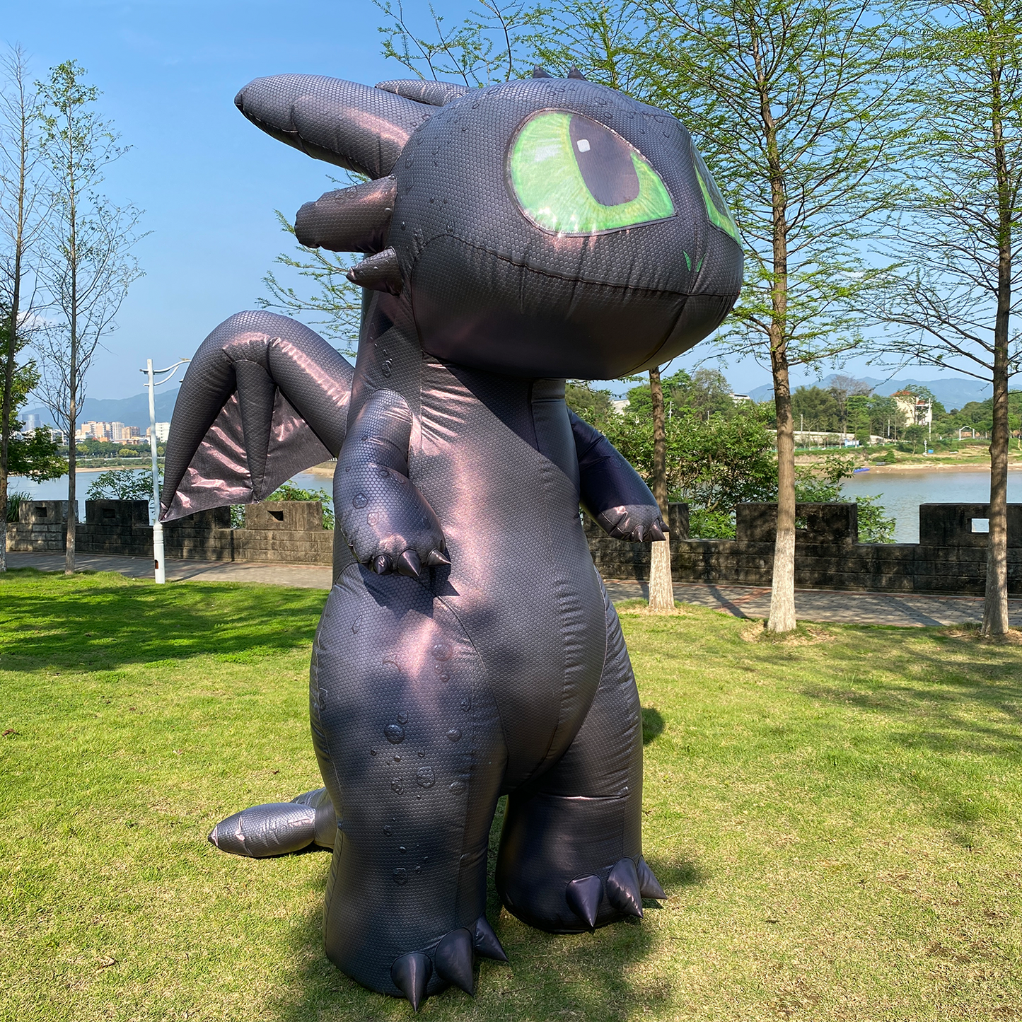 Toothless inflatable costume, cute black dragon